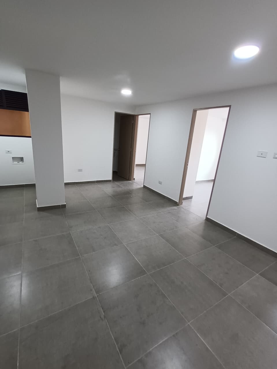  SE ARRIENDA APARTAMENTO CUARTO PISO EEP-1028 – CAMPO VALDÉS